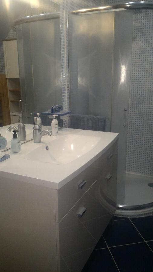 Bed and Breakfast Chambre Au Nuit Etoile Et Jacuzzi Prive Pleuven Exterior foto